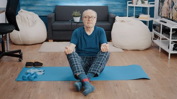 La méditation pour les seniors : calme et bien-être au quotidien