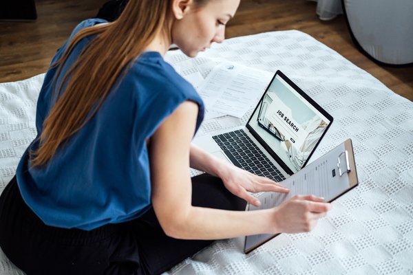 Trouver un emploi dans des secteurs variés à Issoudun : découvrez les plateformes d'emploi !