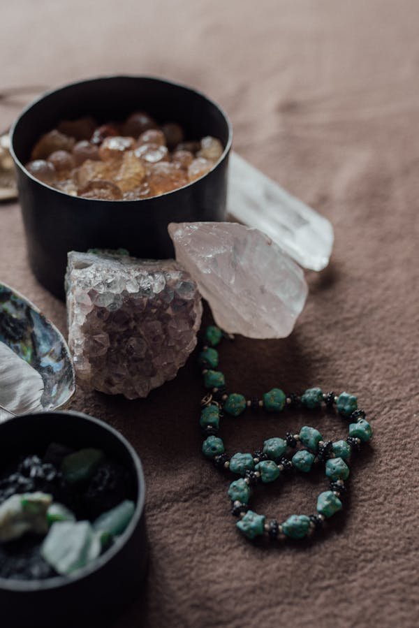 Les bienfaits des bijoux en pierres naturelles pour votre style